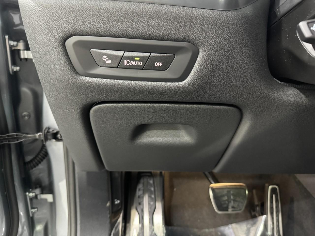 BMW X5 Vehicle Full-screen Gallery Image 31