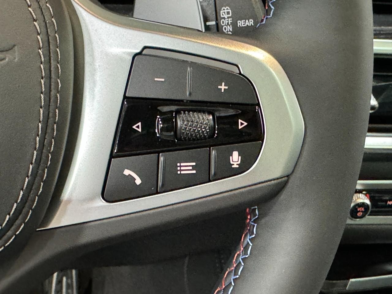 BMW X5 Vehicle Full-screen Gallery Image 33