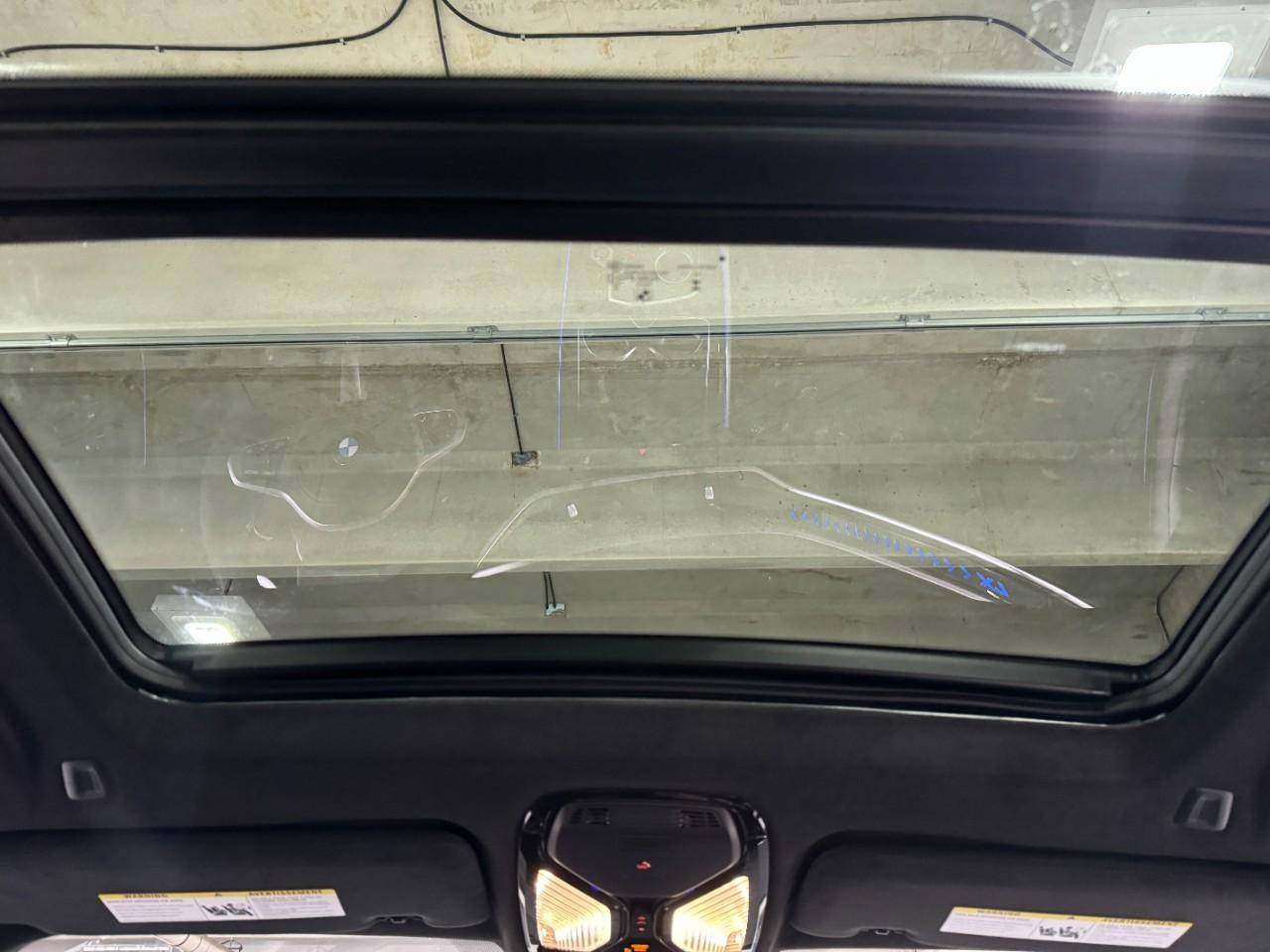 BMW X7 Vehicle Full-screen Gallery Image 14