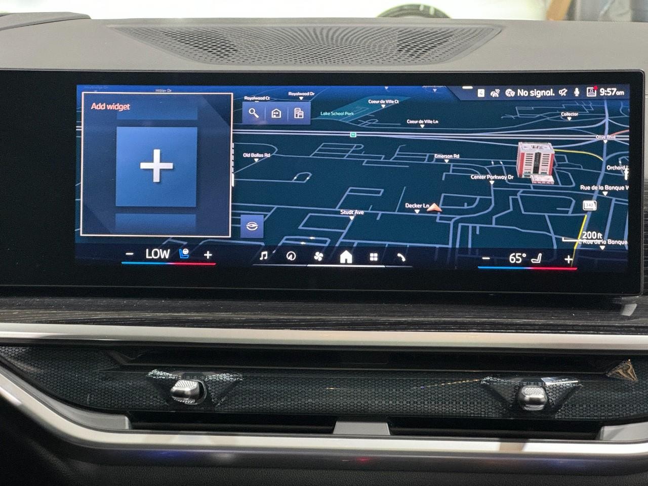 BMW X7 Vehicle Full-screen Gallery Image 17