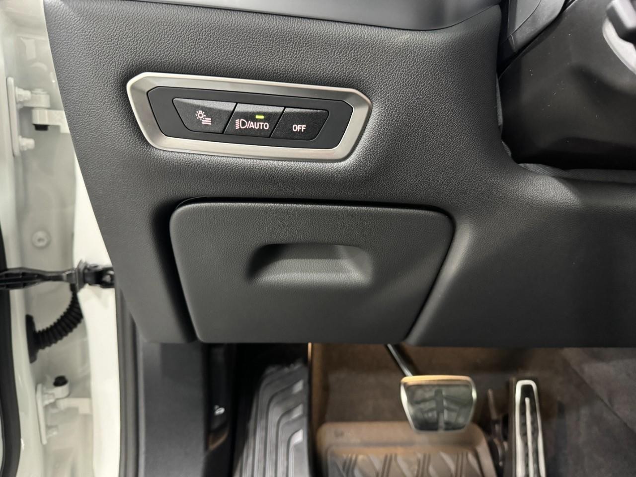 BMW X7 Vehicle Full-screen Gallery Image 33