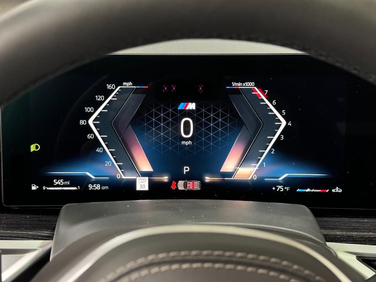 BMW X7 Vehicle Full-screen Gallery Image 36