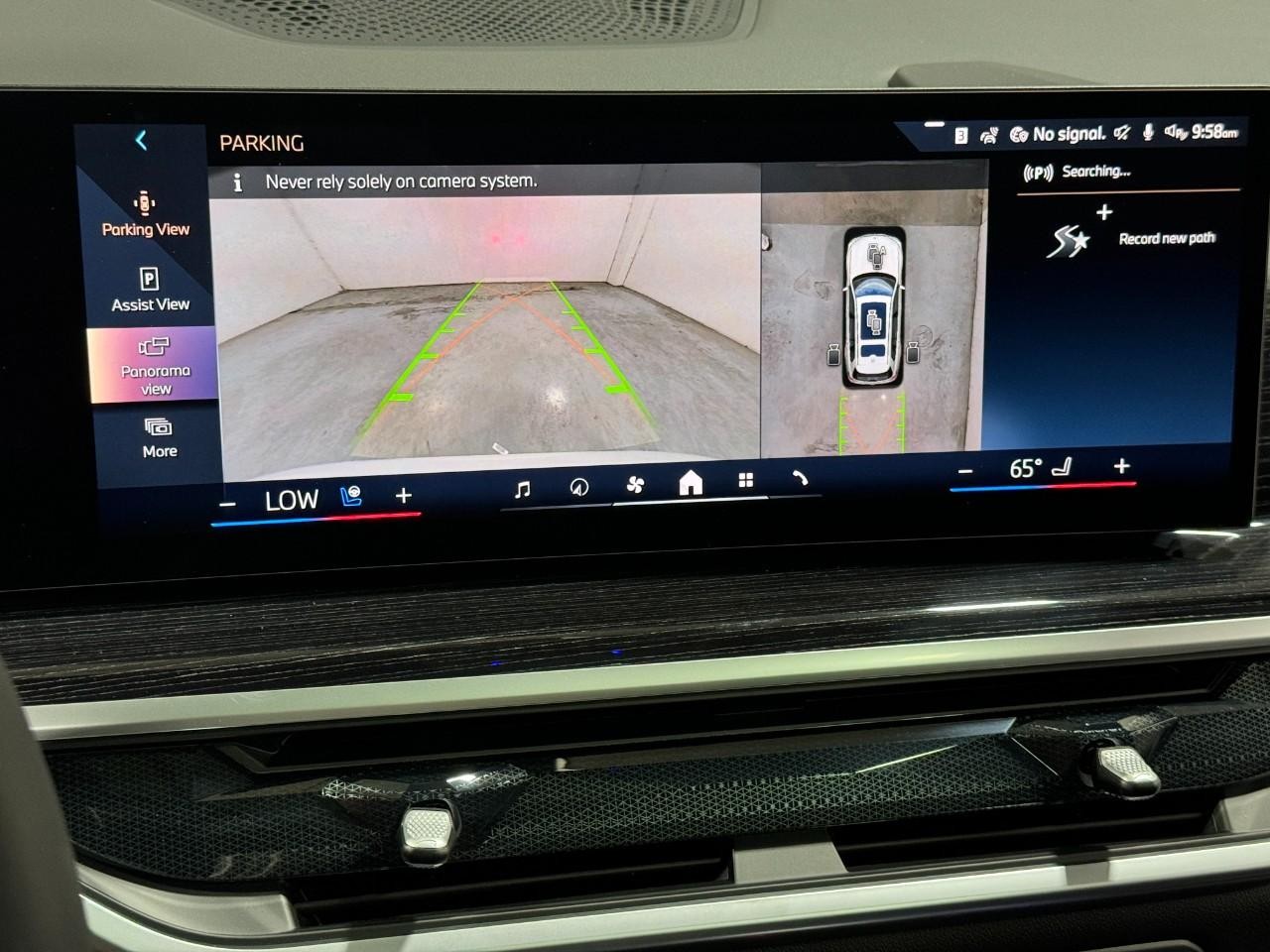 BMW X7 Vehicle Full-screen Gallery Image 37