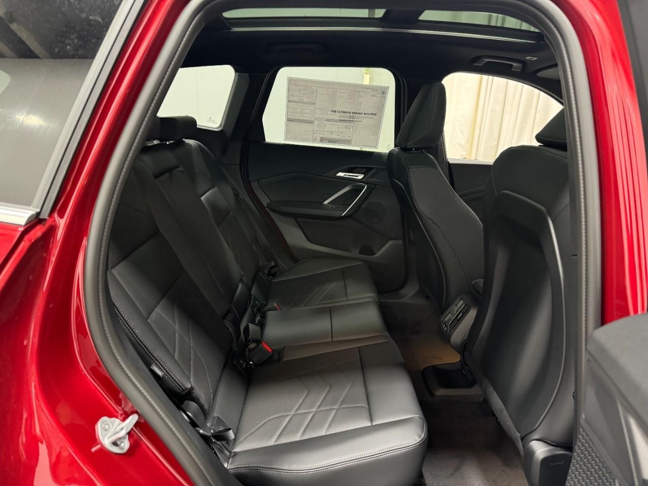 BMW X1 Vehicle Full-screen Gallery Image 10