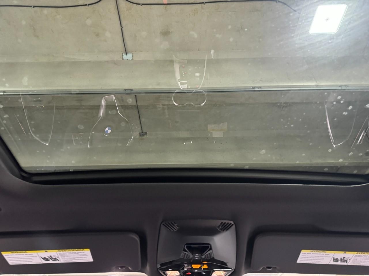 BMW X1 Vehicle Full-screen Gallery Image 11