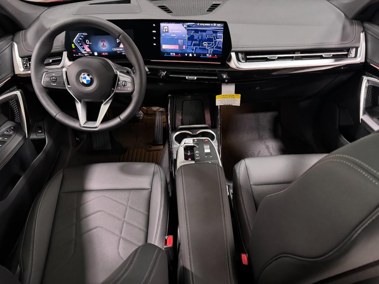 BMW X1 Vehicle Full-screen Gallery Image 12