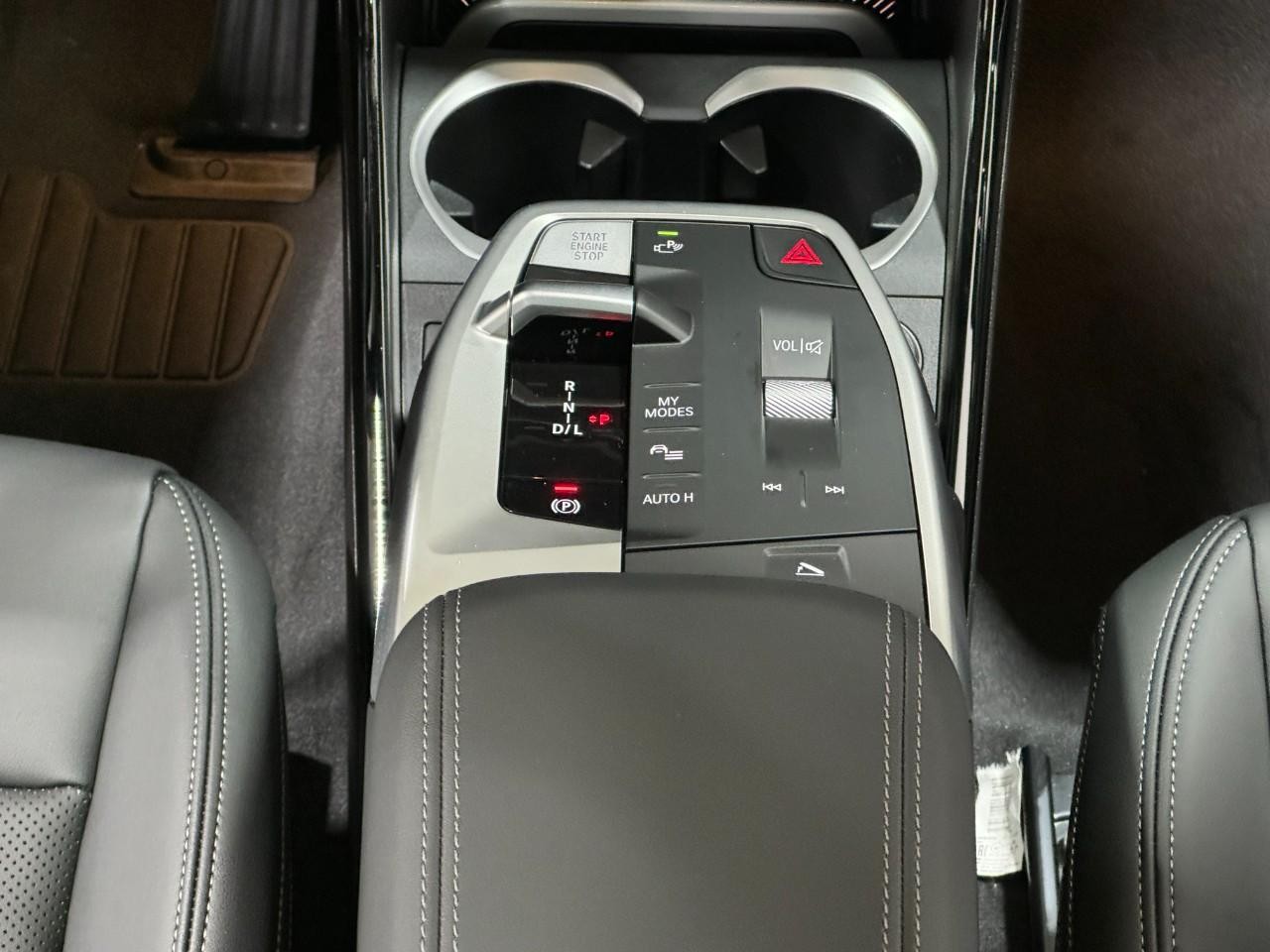 BMW X1 Vehicle Full-screen Gallery Image 15
