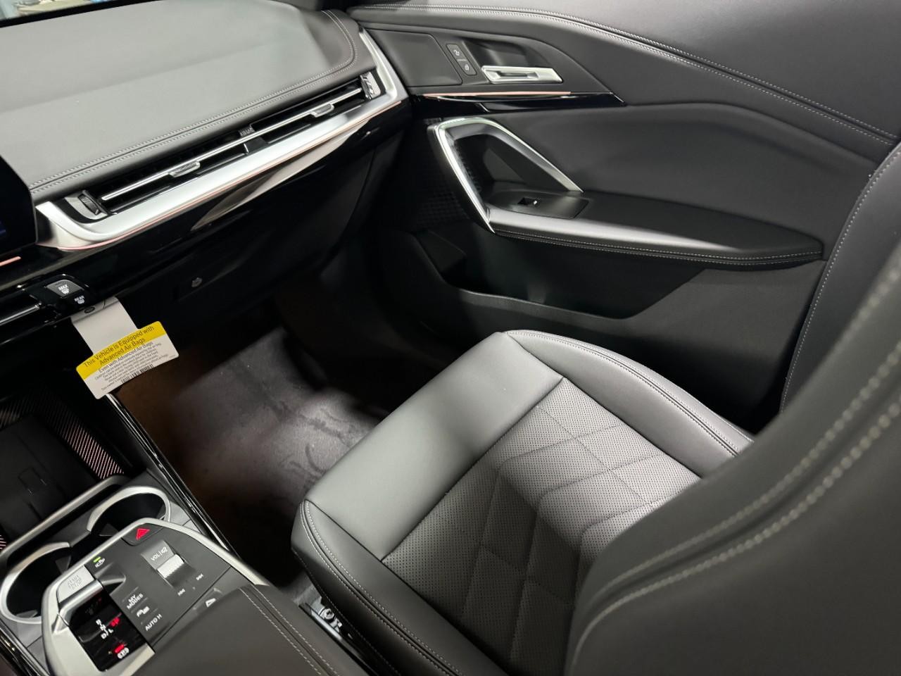 BMW X1 Vehicle Full-screen Gallery Image 16