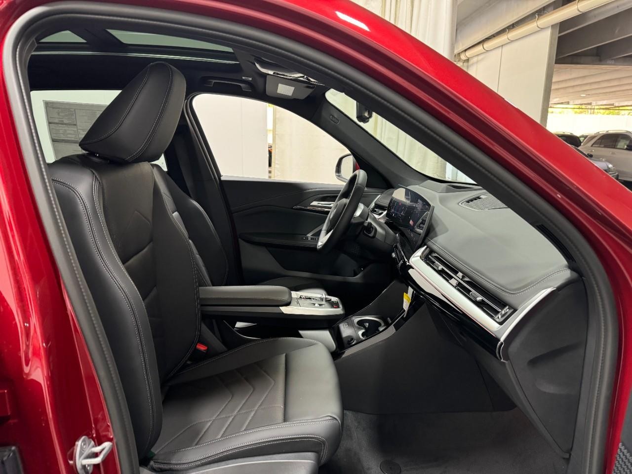 BMW X1 Vehicle Full-screen Gallery Image 17