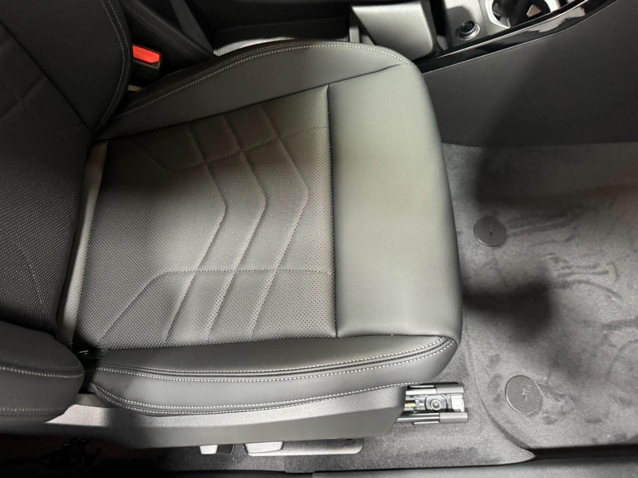 BMW X1 Vehicle Full-screen Gallery Image 18