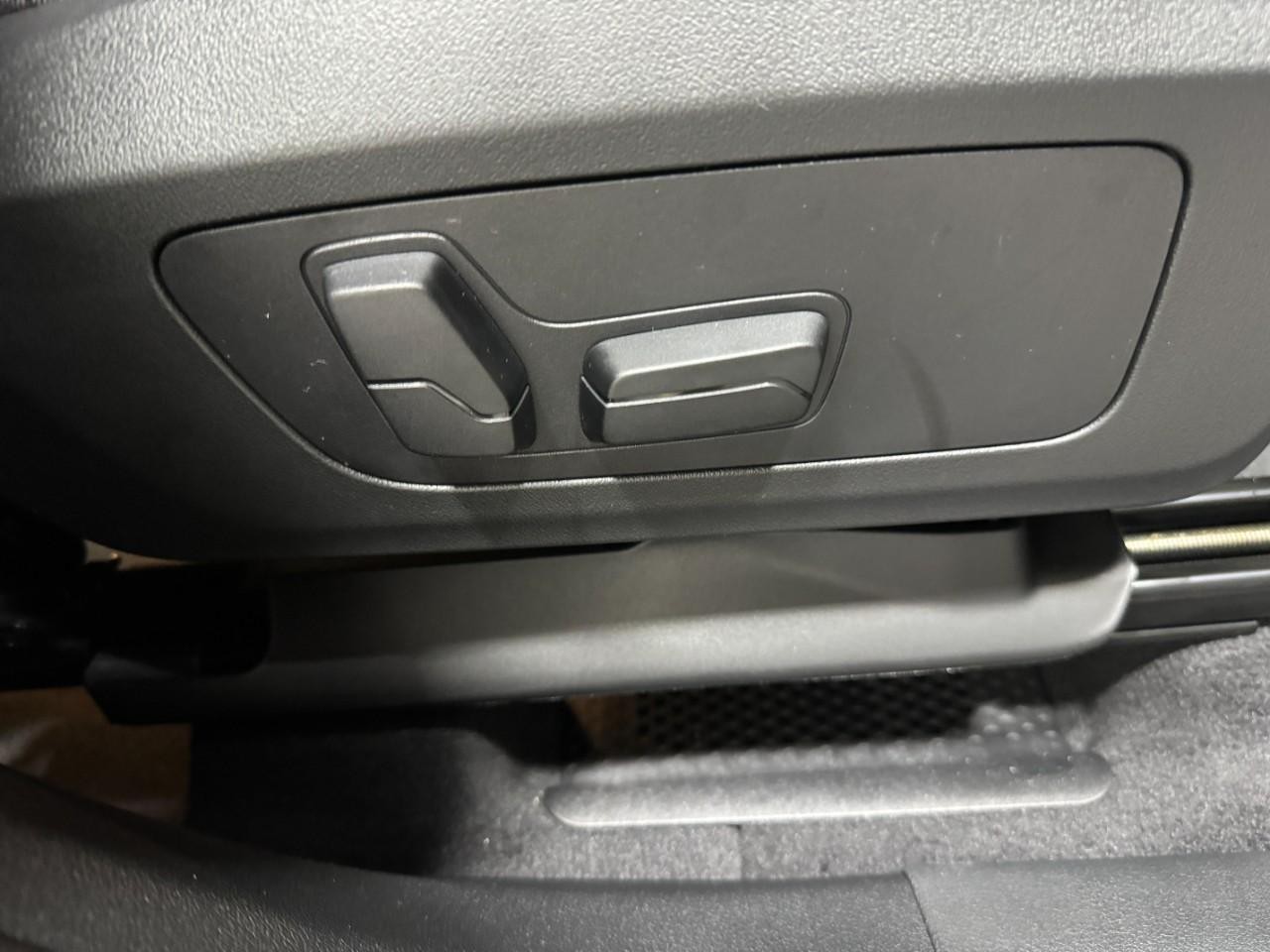 BMW X1 Vehicle Full-screen Gallery Image 19