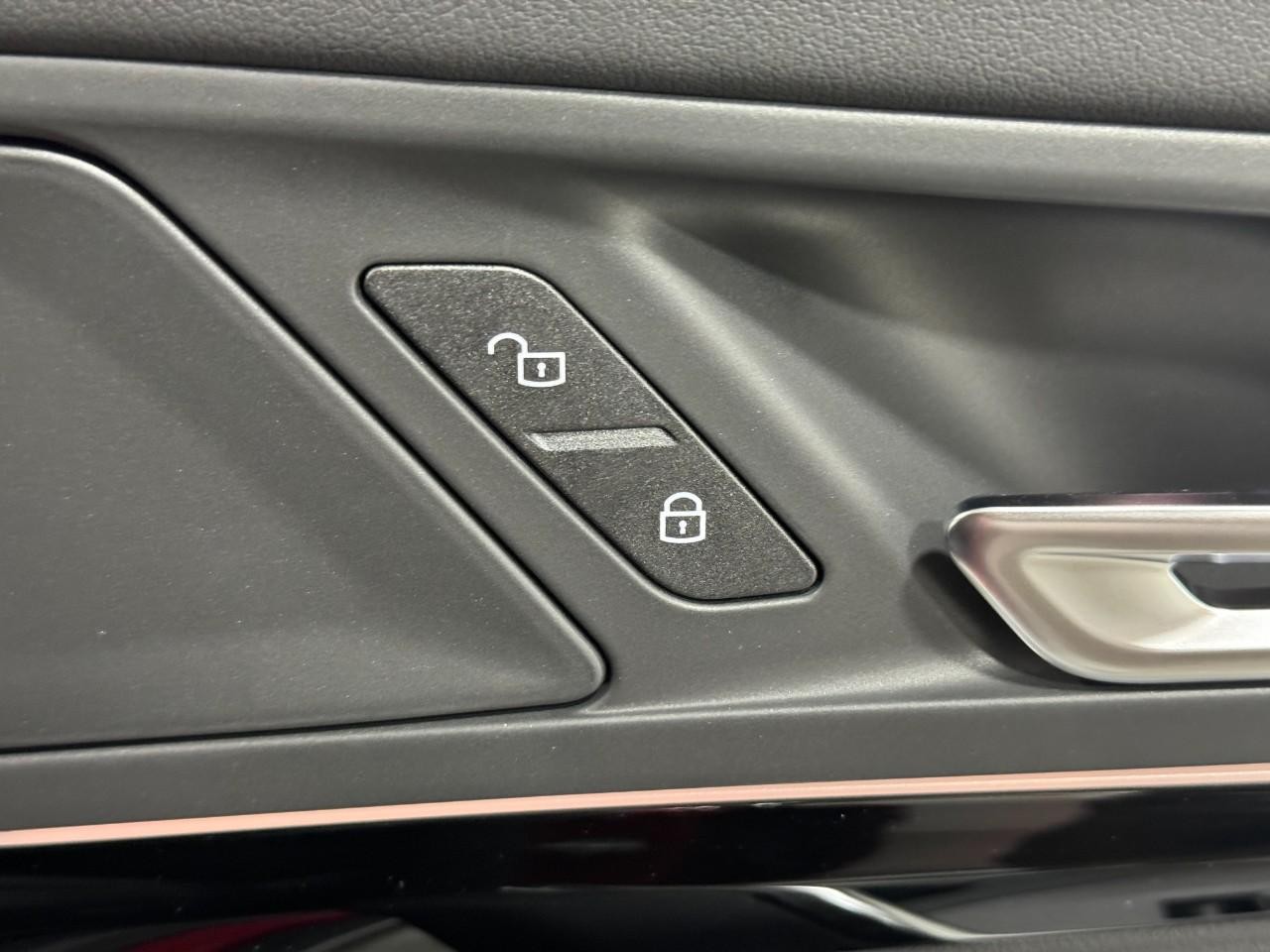 BMW X1 Vehicle Full-screen Gallery Image 20