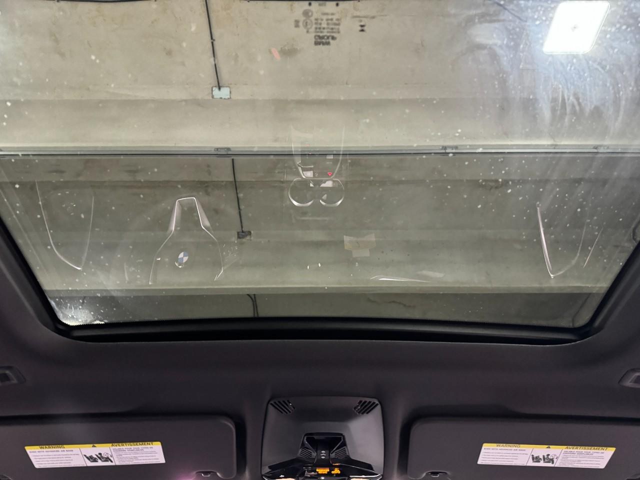 BMW X1 Vehicle Full-screen Gallery Image 11