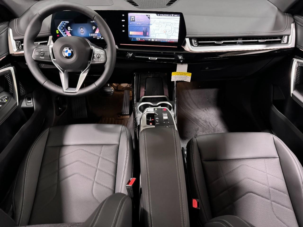 BMW X1 Vehicle Full-screen Gallery Image 12