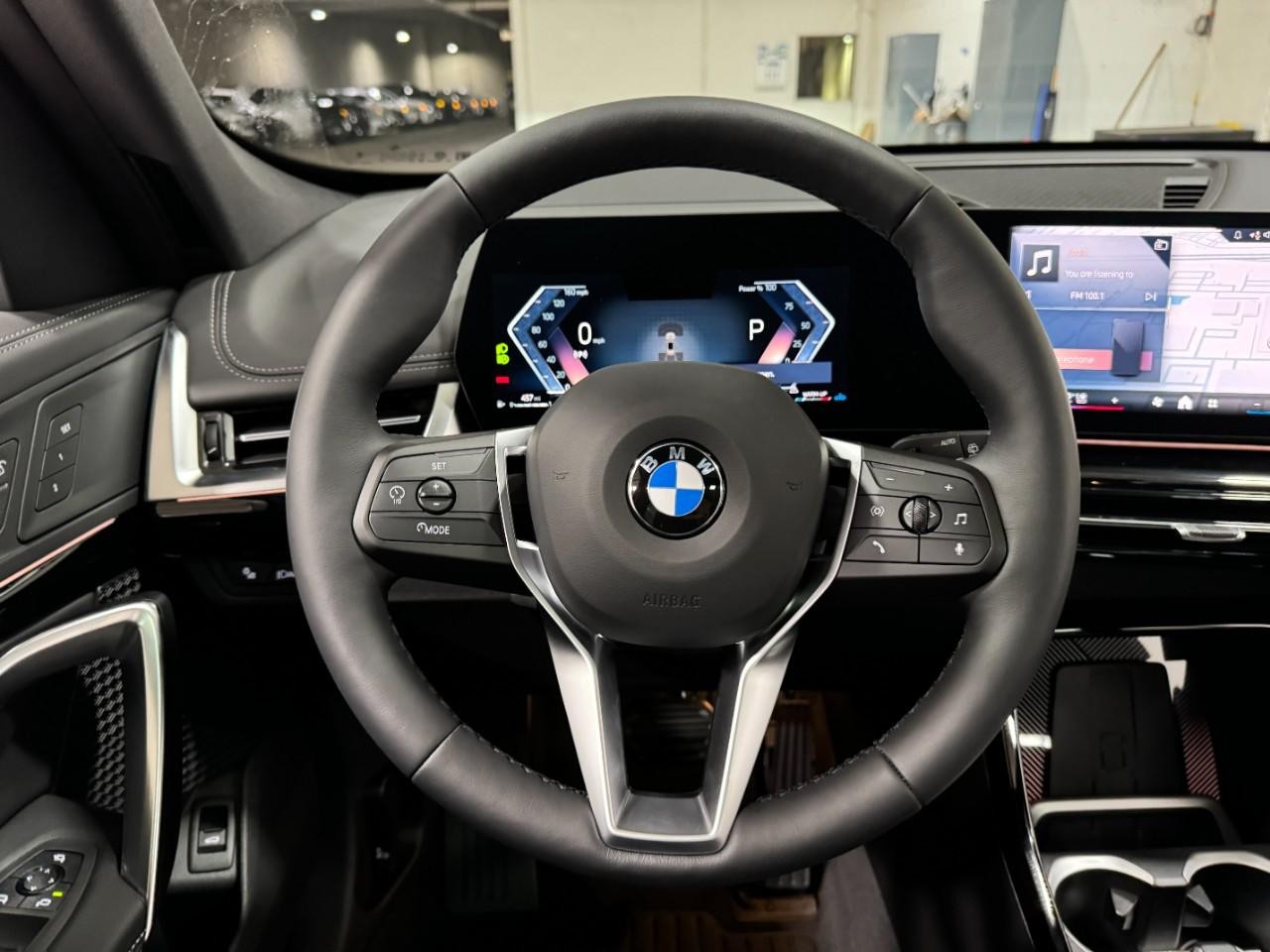 BMW X1 Vehicle Full-screen Gallery Image 13