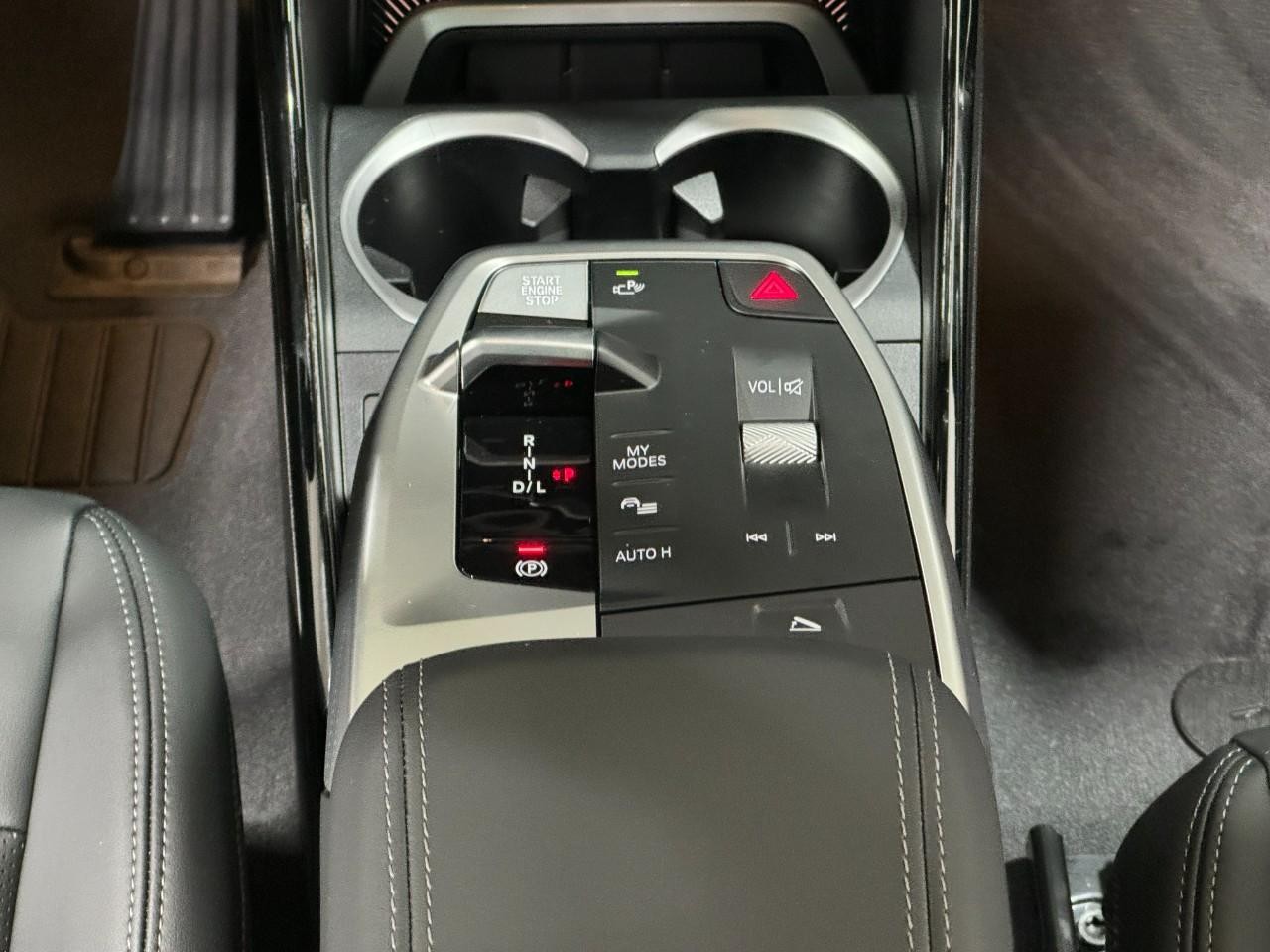 BMW X1 Vehicle Full-screen Gallery Image 15