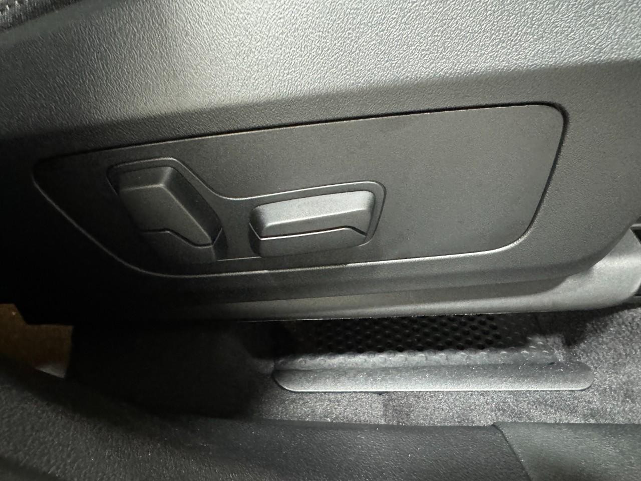 BMW X1 Vehicle Full-screen Gallery Image 19