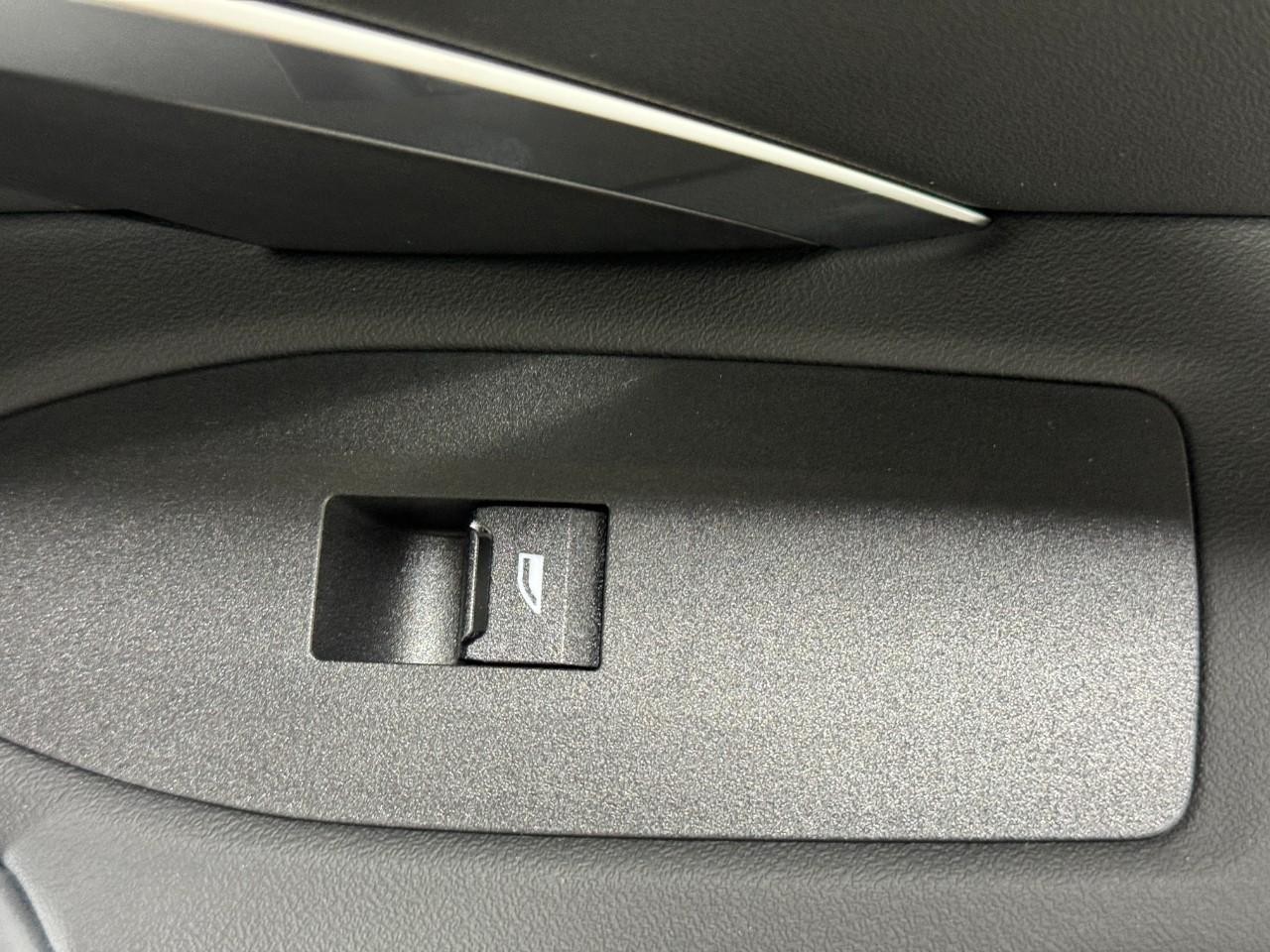 BMW X1 Vehicle Full-screen Gallery Image 21