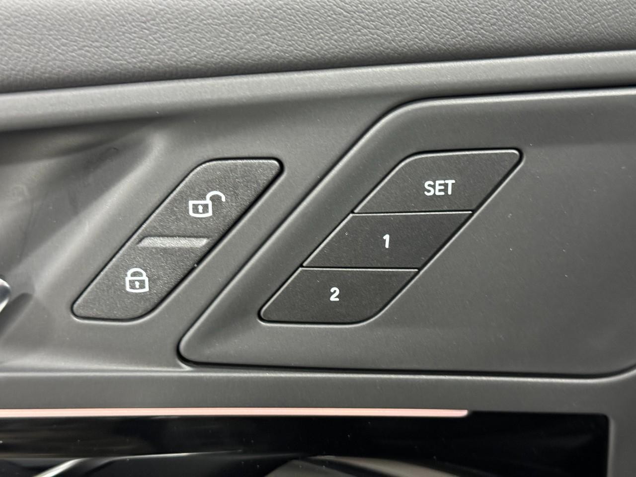 BMW X1 Vehicle Full-screen Gallery Image 22