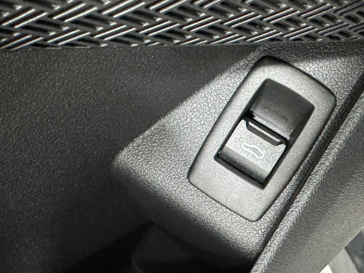 BMW X1 Vehicle Full-screen Gallery Image 24