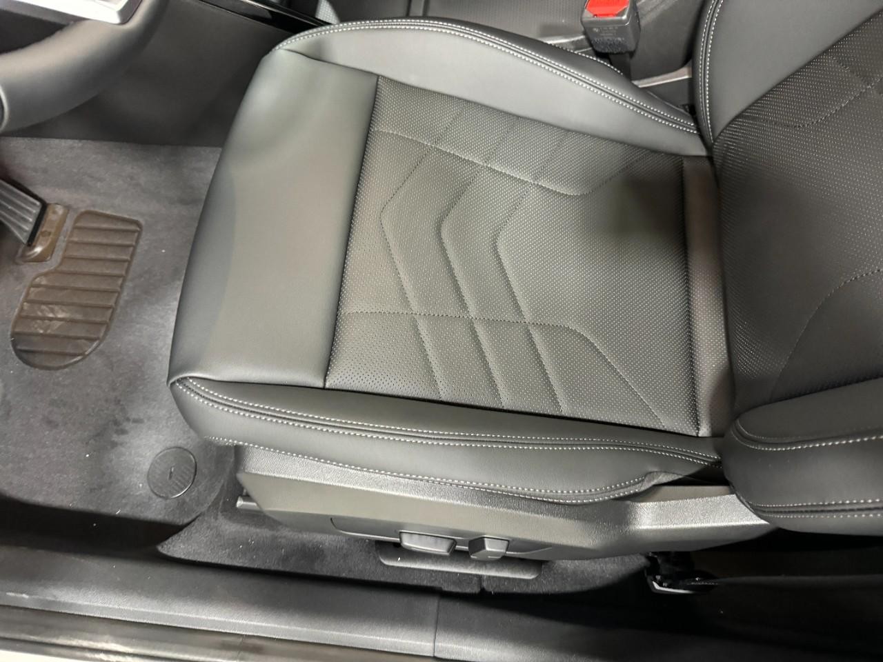 BMW X1 Vehicle Full-screen Gallery Image 26