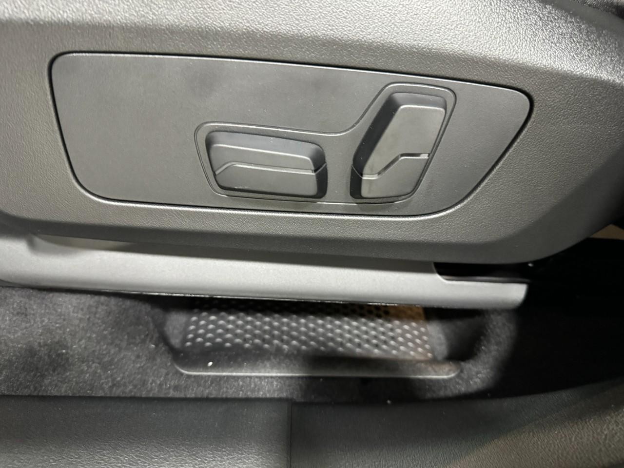 BMW X1 Vehicle Full-screen Gallery Image 27