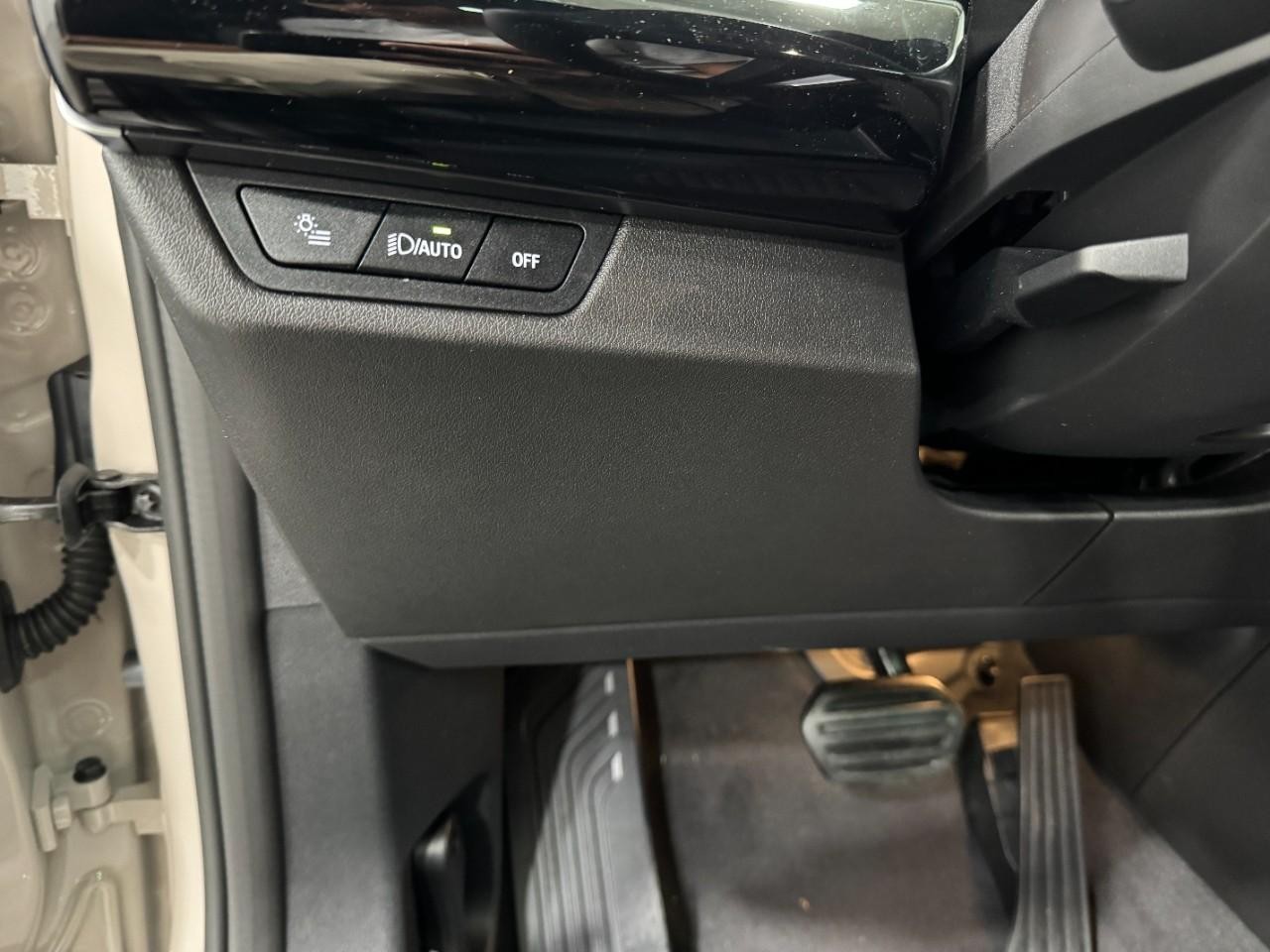 BMW X1 Vehicle Full-screen Gallery Image 28