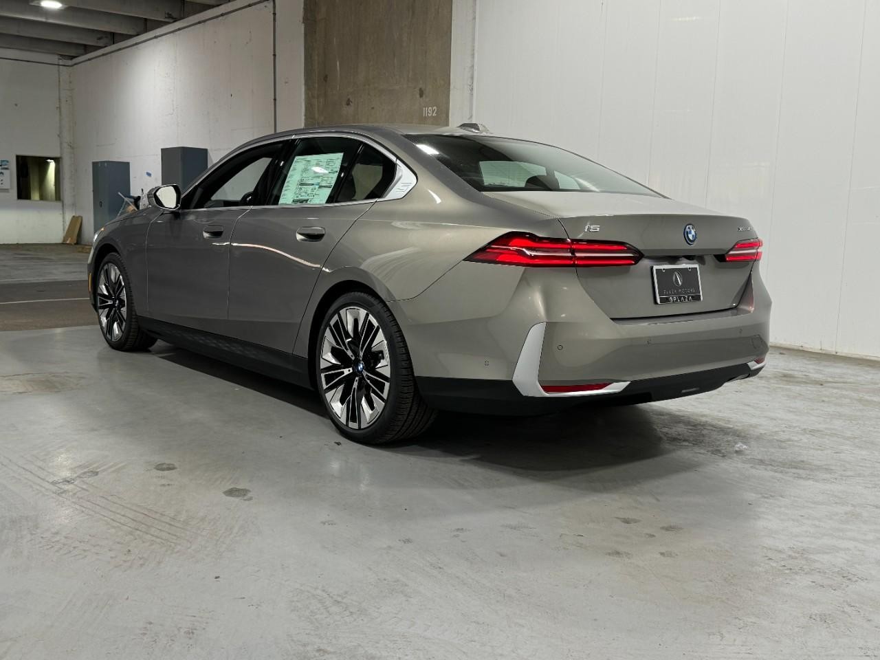 BMW i5 Vehicle Full-screen Gallery Image 3