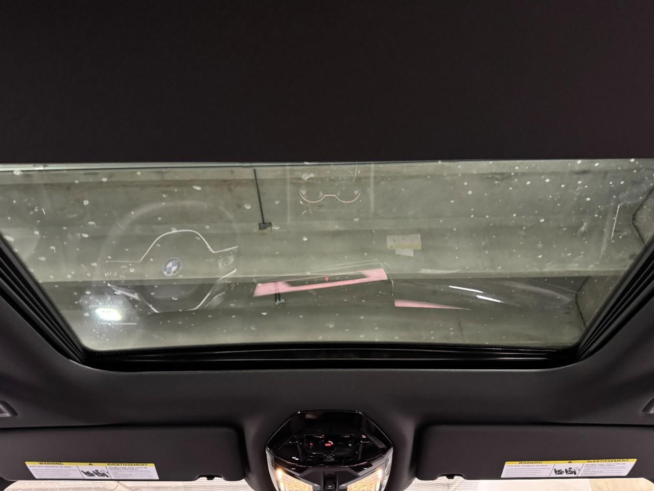 BMW i5 Vehicle Full-screen Gallery Image 11