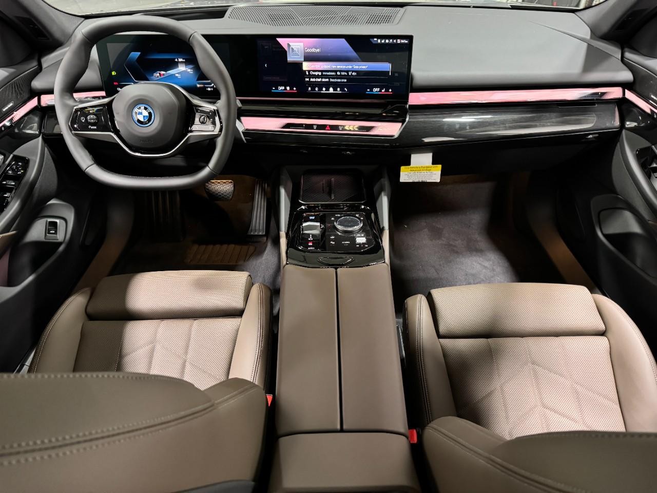 BMW i5 Vehicle Full-screen Gallery Image 12