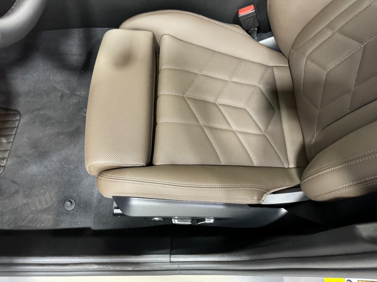 BMW i5 Vehicle Full-screen Gallery Image 26