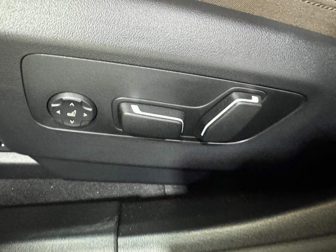 BMW i5 Vehicle Full-screen Gallery Image 27