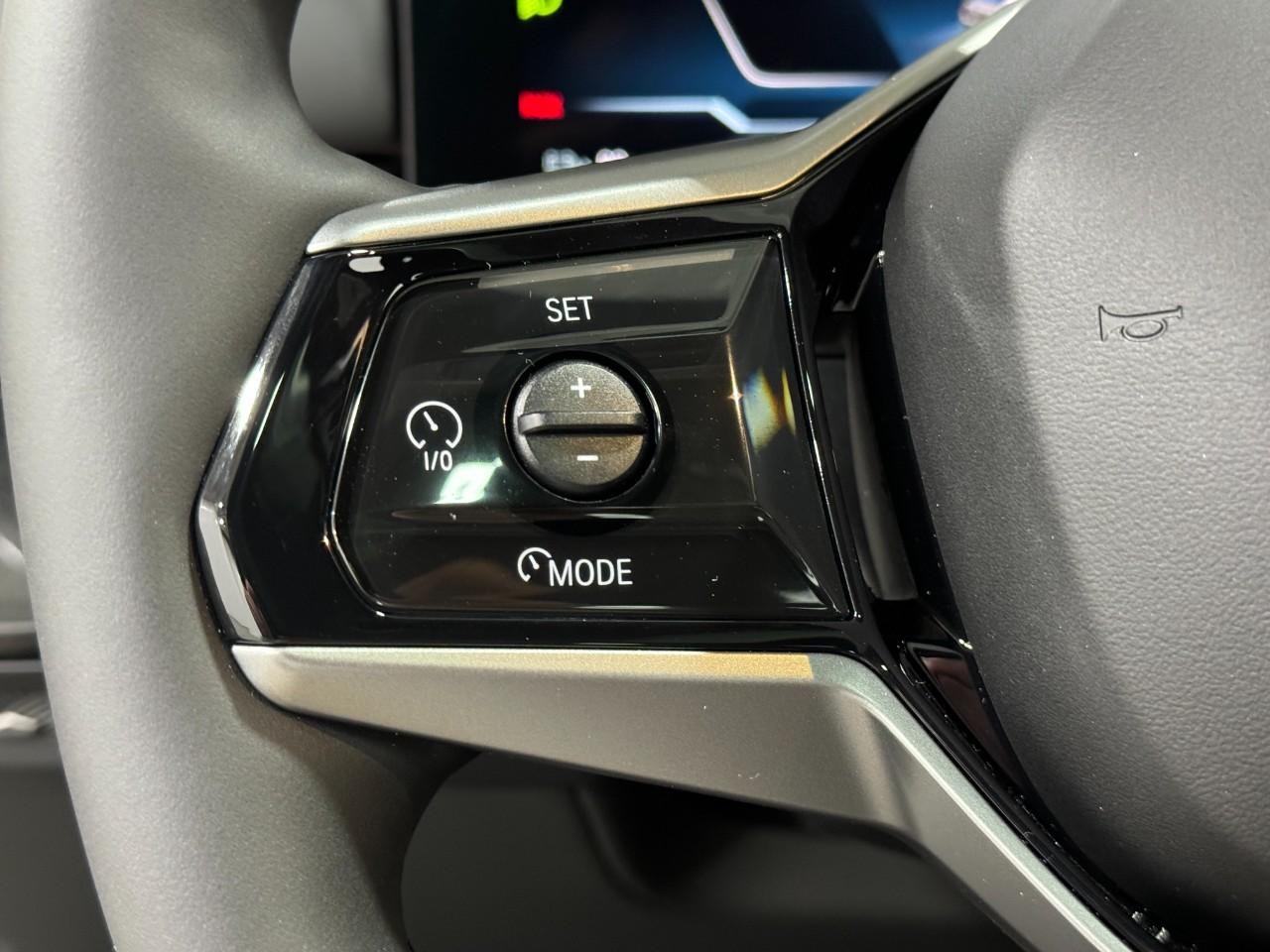 BMW i5 Vehicle Full-screen Gallery Image 29