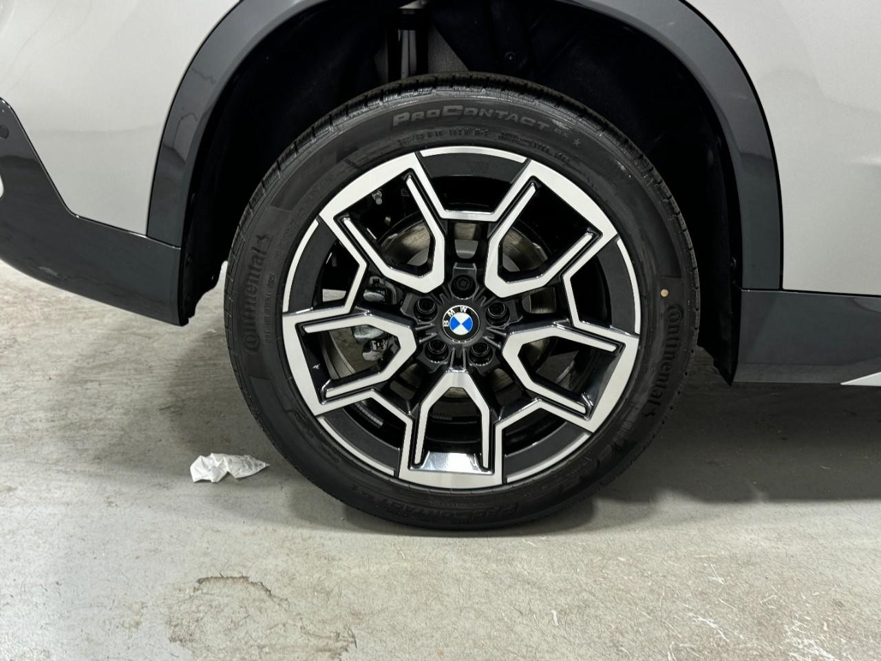 BMW X1 Vehicle Full-screen Gallery Image 5