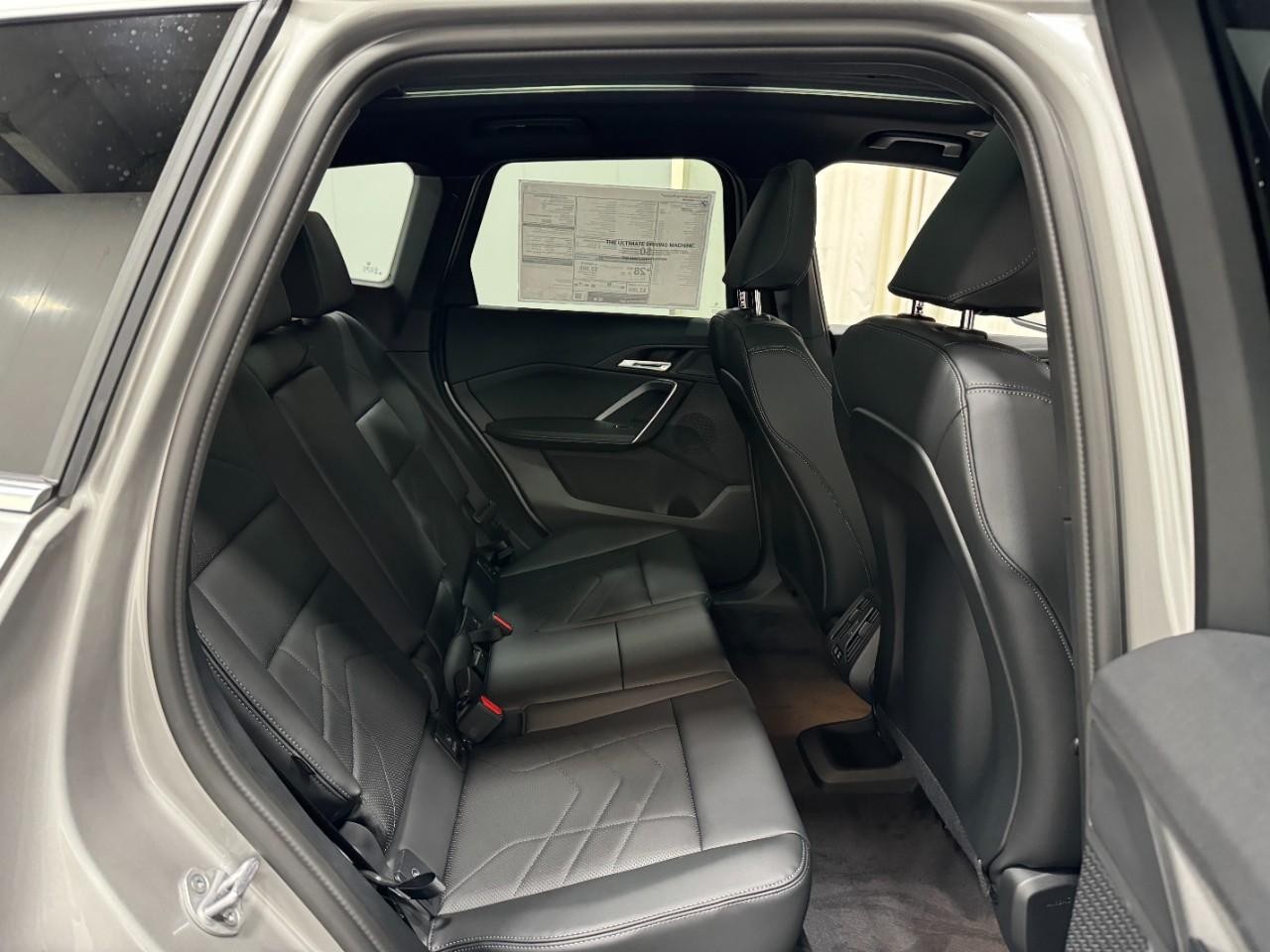 BMW X1 Vehicle Full-screen Gallery Image 10