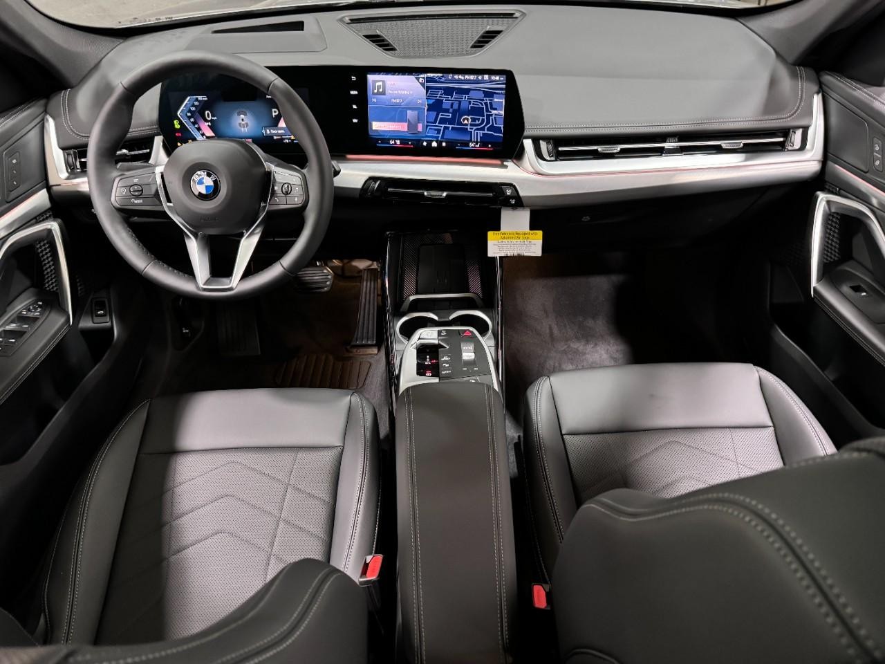 BMW X1 Vehicle Full-screen Gallery Image 12