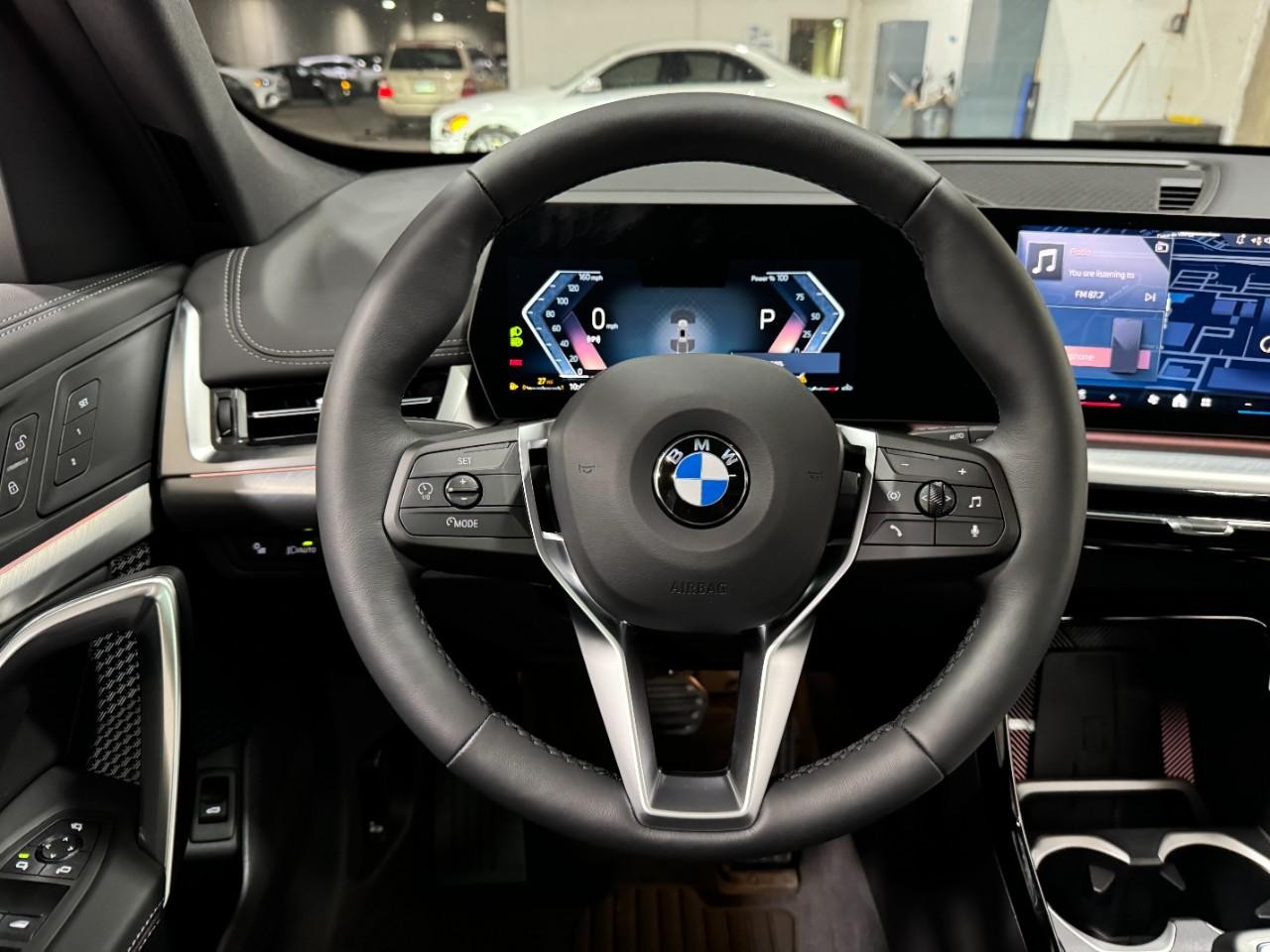 BMW X1 Vehicle Full-screen Gallery Image 13