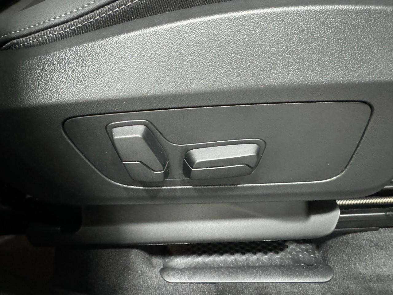 BMW X1 Vehicle Full-screen Gallery Image 19