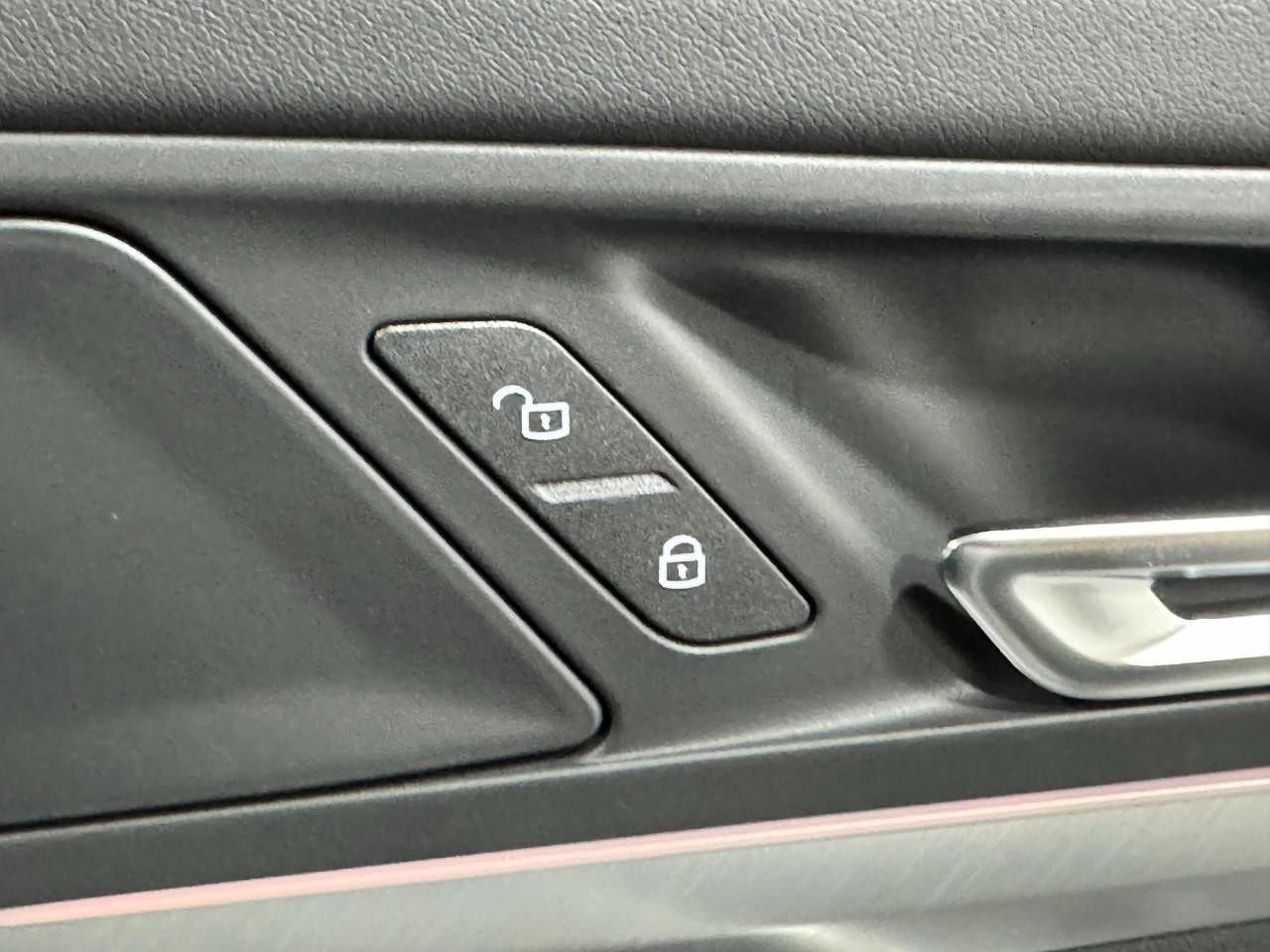 BMW X1 Vehicle Full-screen Gallery Image 20