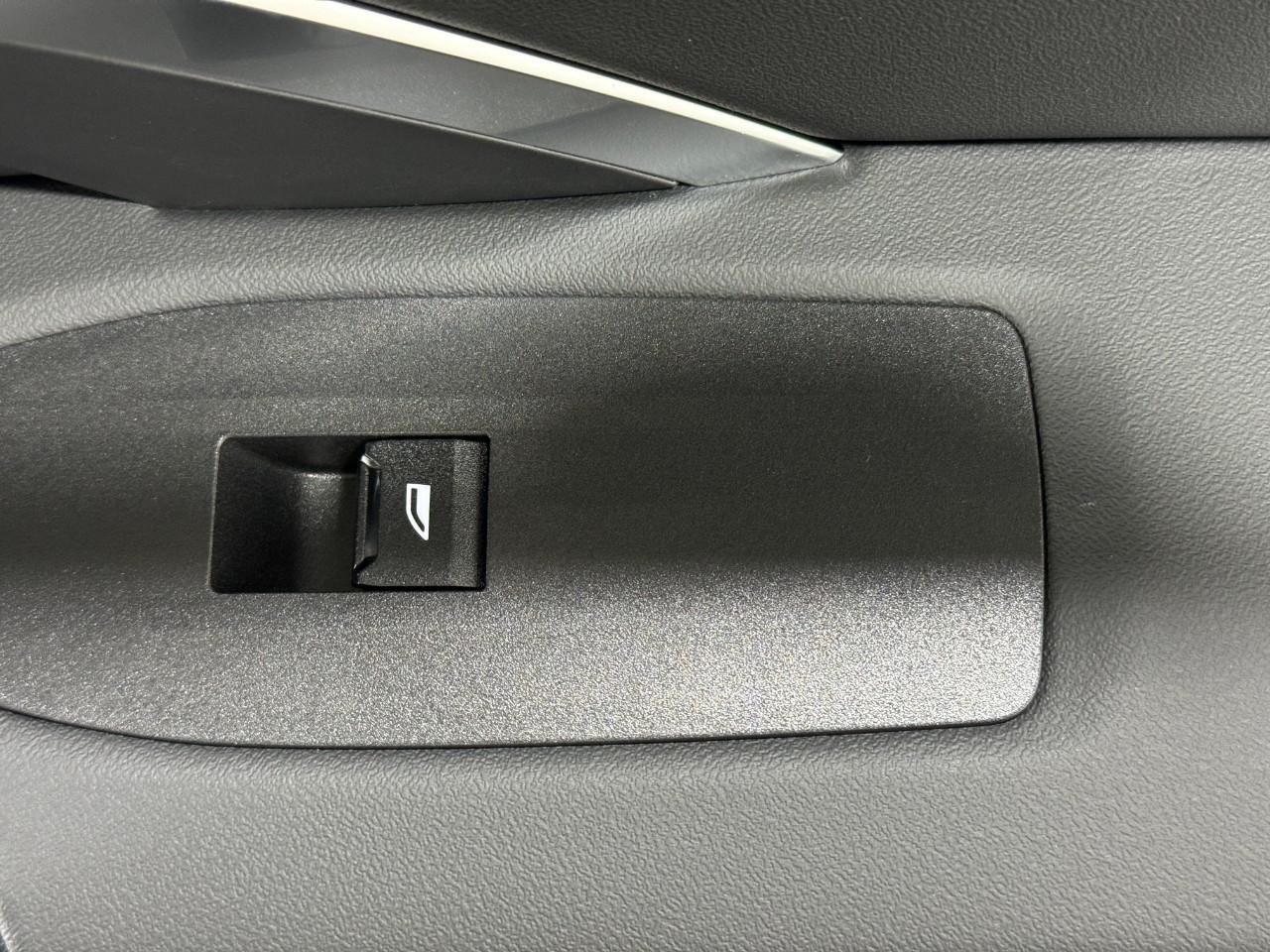 BMW X1 Vehicle Full-screen Gallery Image 21