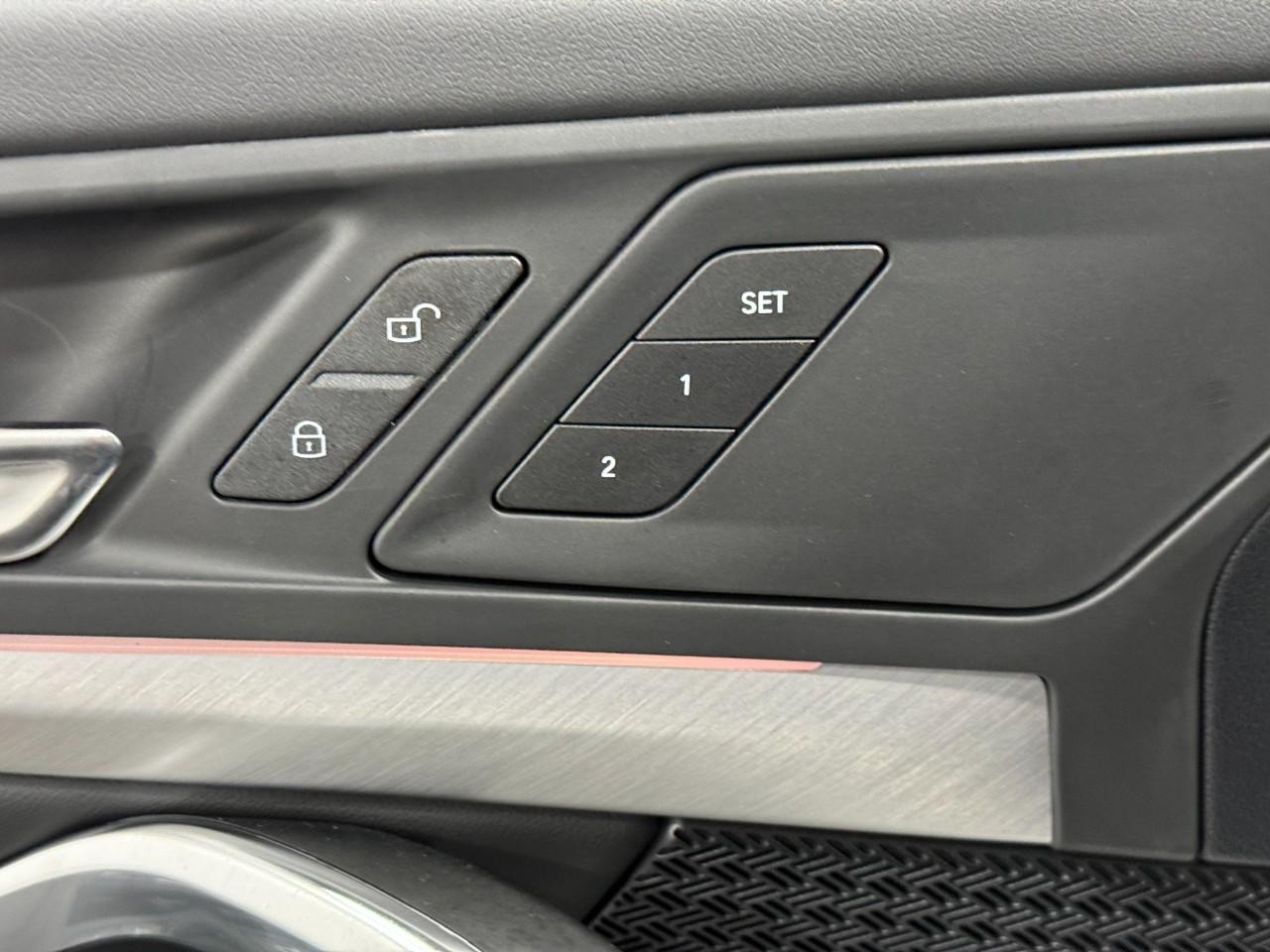 BMW X1 Vehicle Full-screen Gallery Image 22