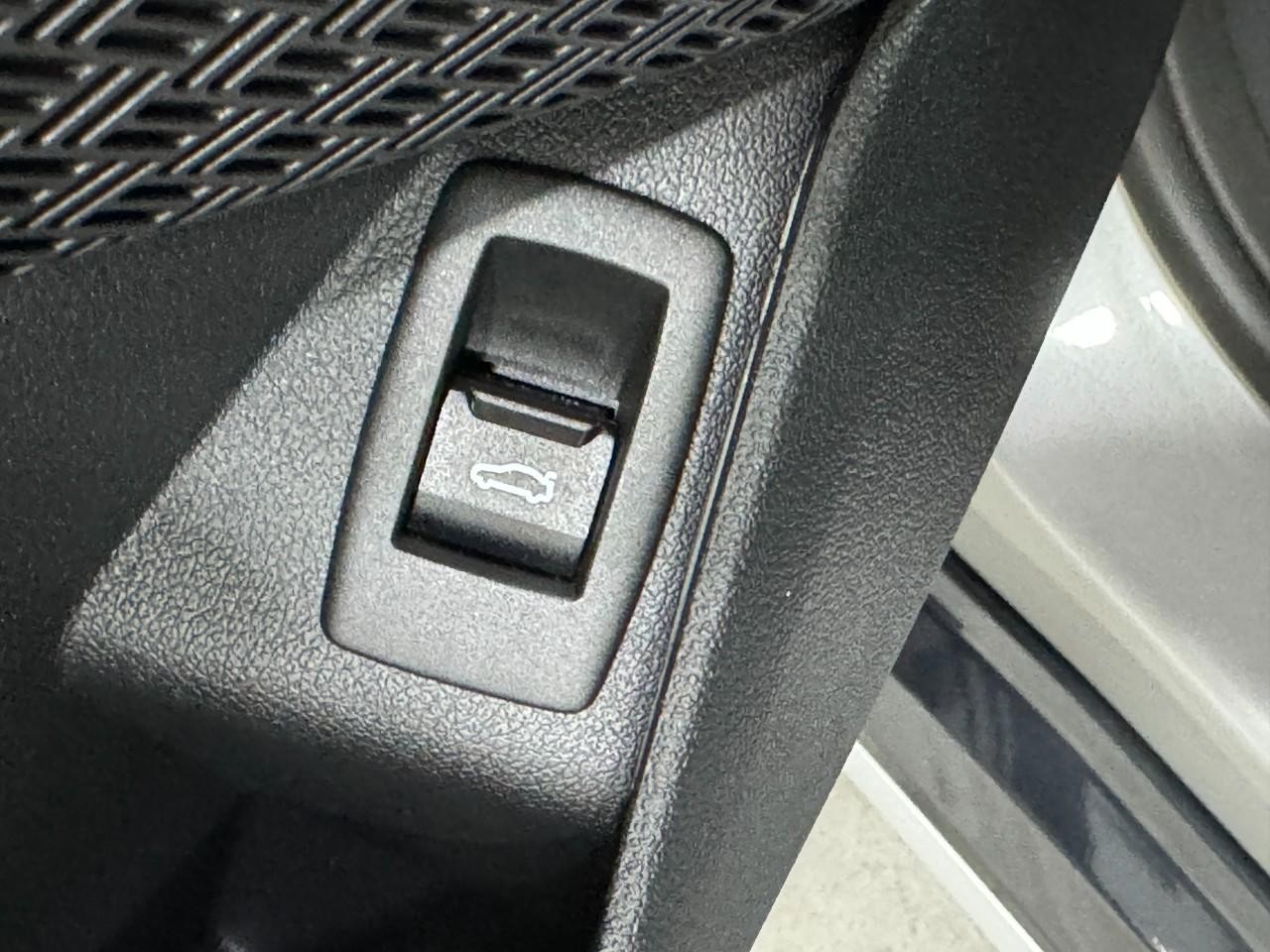 BMW X1 Vehicle Full-screen Gallery Image 24