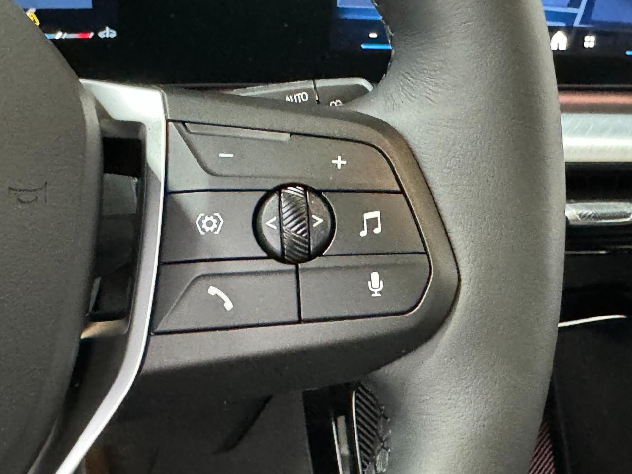 BMW X1 Vehicle Full-screen Gallery Image 28