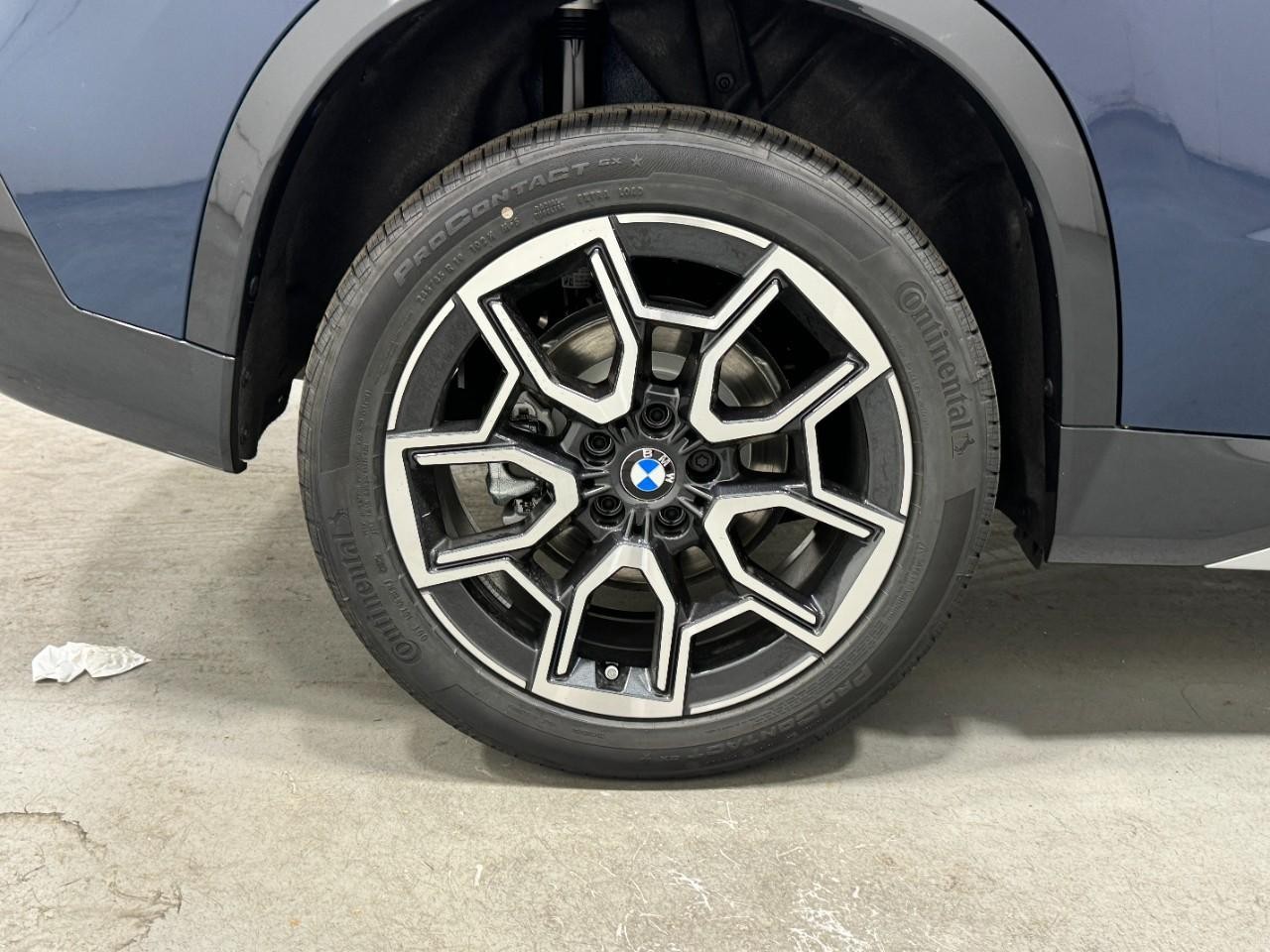 BMW X1 Vehicle Full-screen Gallery Image 5