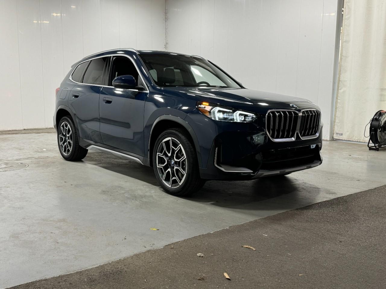 BMW X1 Vehicle Full-screen Gallery Image 6