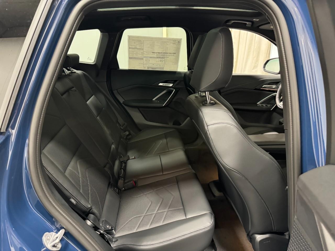 BMW X1 Vehicle Full-screen Gallery Image 10