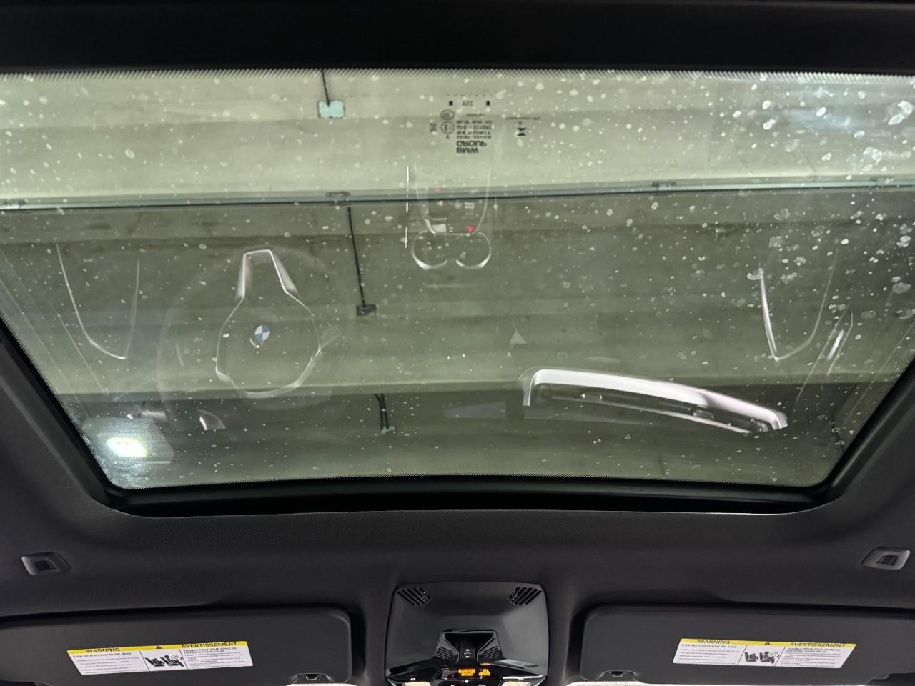 BMW X1 Vehicle Full-screen Gallery Image 11