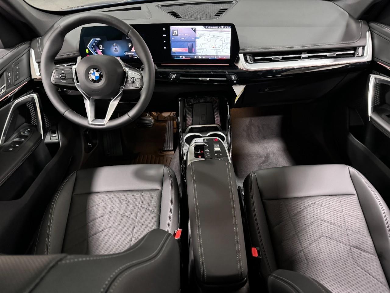 BMW X1 Vehicle Full-screen Gallery Image 12