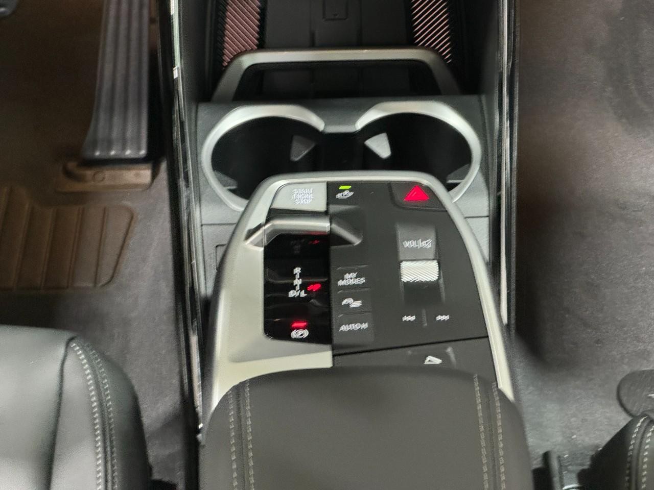 BMW X1 Vehicle Full-screen Gallery Image 15