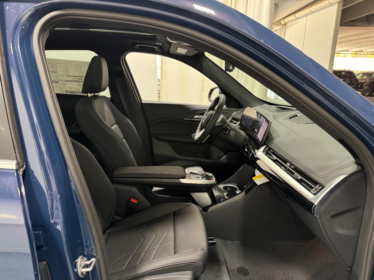 BMW X1 Vehicle Full-screen Gallery Image 17